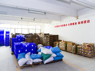 華昱電氣專(zhuān)業(yè)生產(chǎn)各種電纜橋架，鋁合金橋架等各種橋架-倉(cāng)庫(kù)展示
